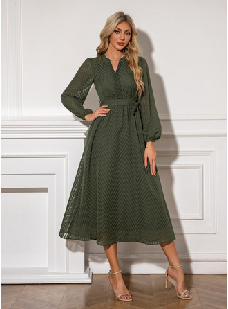 V-Neck A-line Chiffon Midi Dress (295307781)